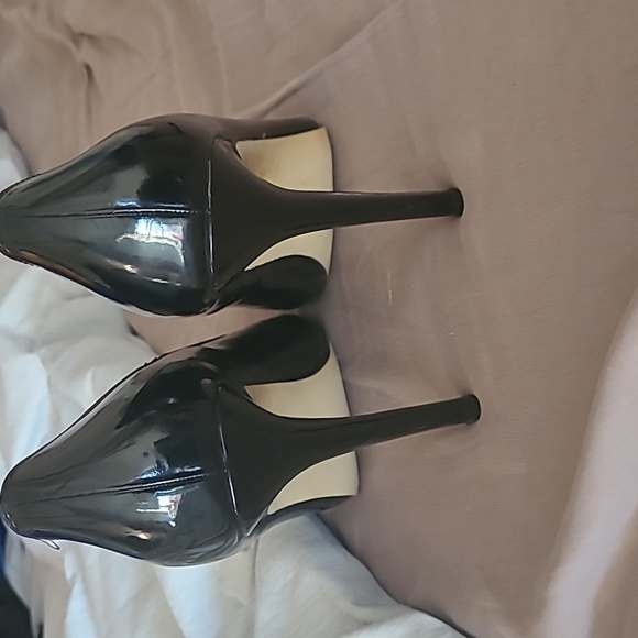 Heel - Picture 3 of 5